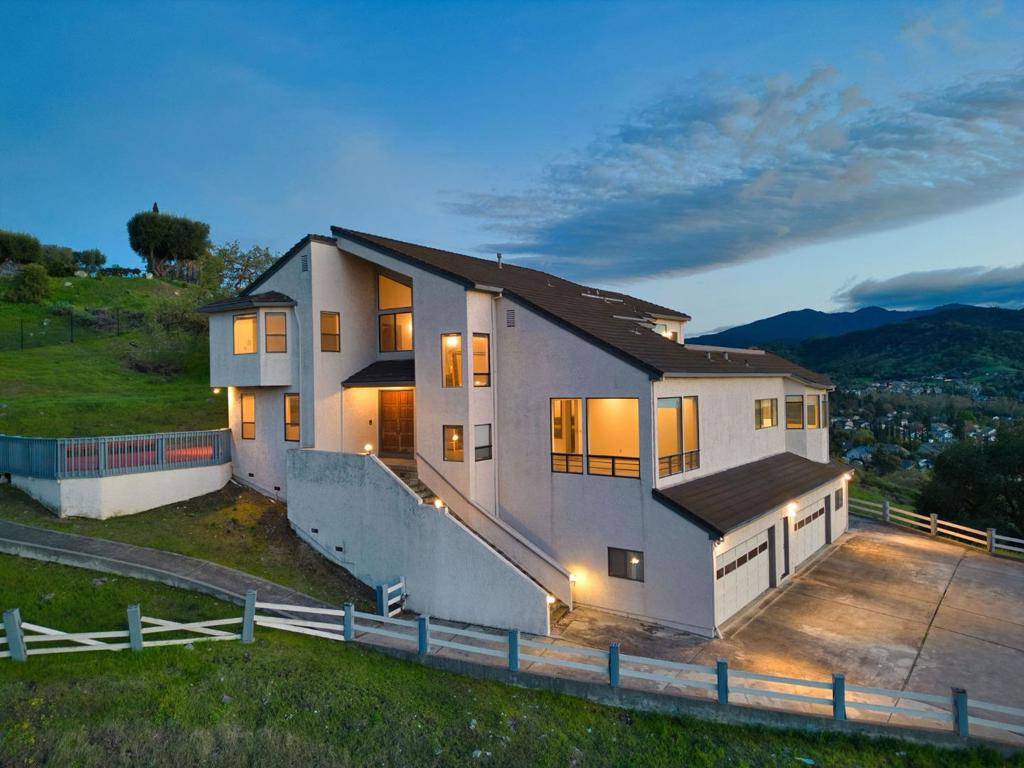 San Jose, CA 95120,20248 Viewcrest CT
