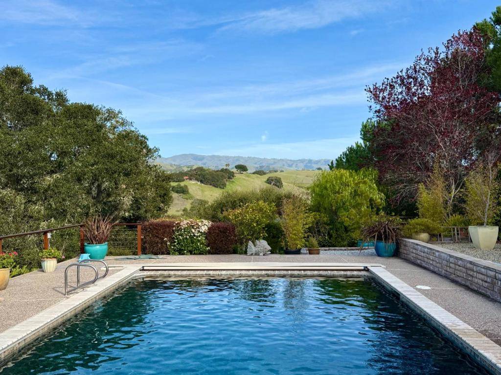 CA 93908,17 Calera Canyon RD