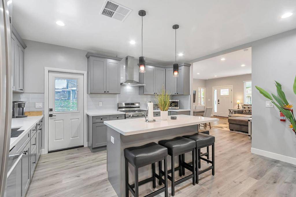 Santa Clara, CA 95050,1690 Washington ST