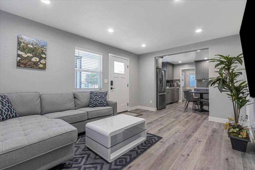 Santa Clara, CA 95050,1008 REEVE