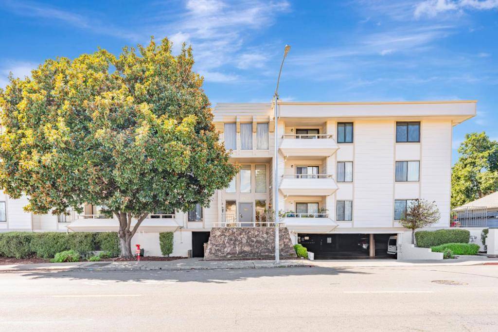San Leandro, CA 94577,2077 Washington AVE #302