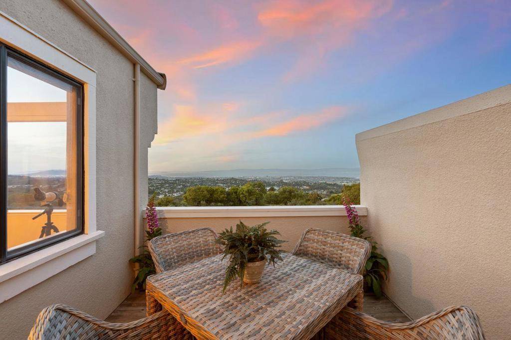 San Carlos, CA 94070,2 Bellflower LN