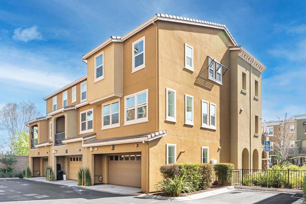 Newark, CA 94560,38933 Snapdragon PL