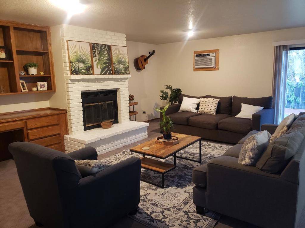 Hollister, CA 95023,1910 Cerra Vista DR