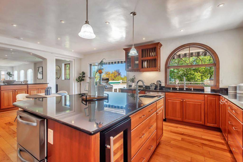Redwood City, CA 94062,819 Bayview WAY