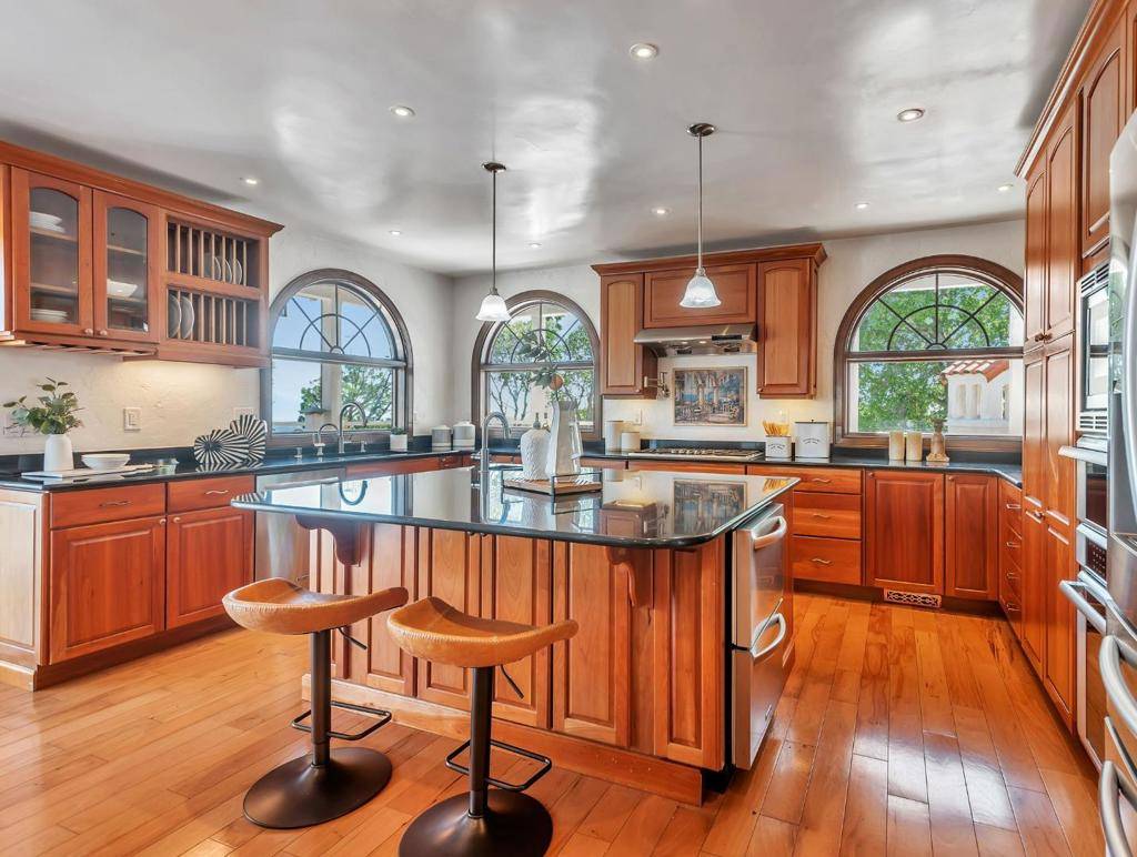 Redwood City, CA 94062,819 Bayview WAY
