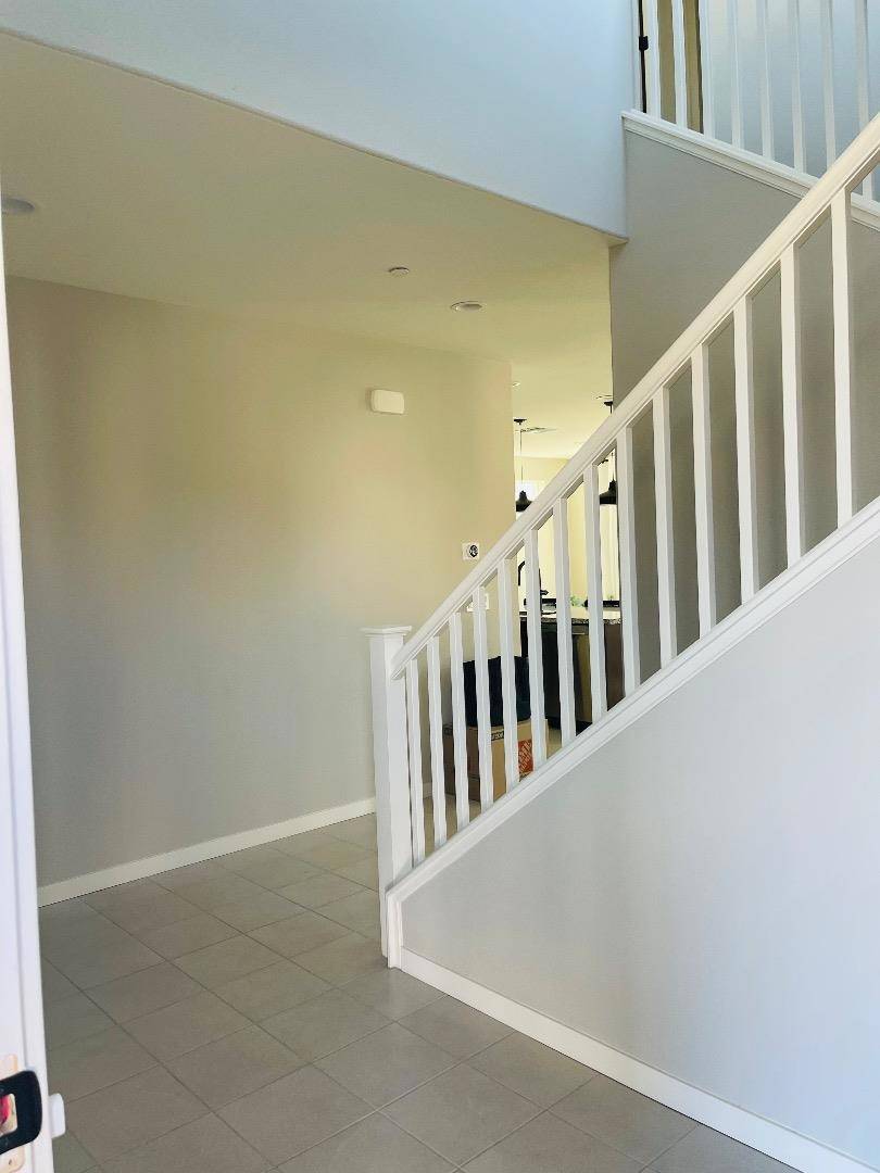 Hollister, CA 95023,665 Tanoak CT