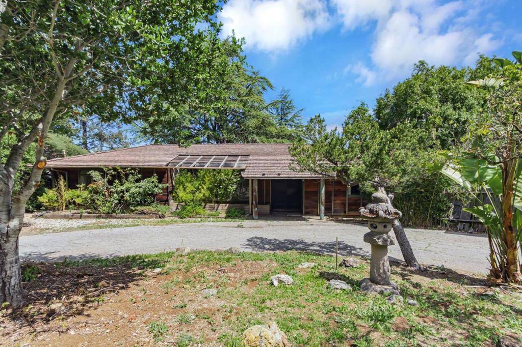 Los Altos Hills, CA 94024,10531 Magdalena RD