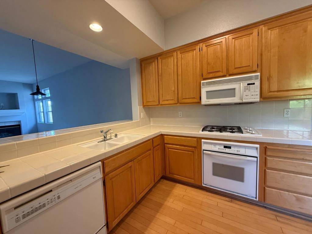 Brisbane, CA 94005,121 Crescent CT