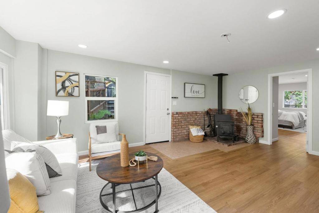Los Gatos, CA 95033,19046 Laurel DR