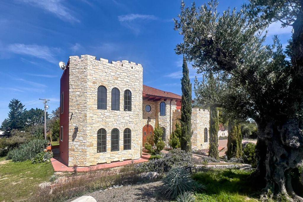 Saratoga, CA 95070,17035 Bohlman RD