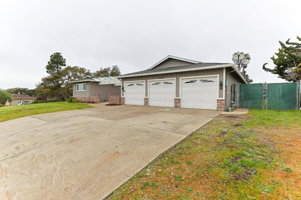 Salinas, CA 93907,15189 Century Oak RD