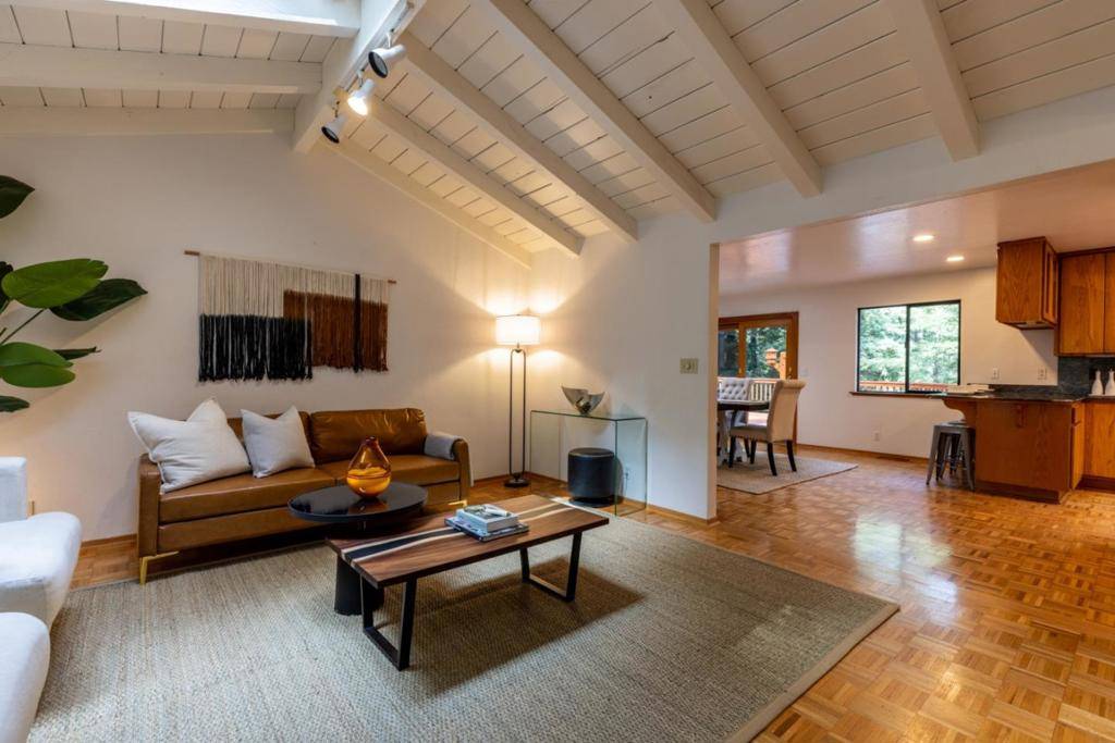 Los Gatos, CA 95033,17803 Upper East Zayante RD