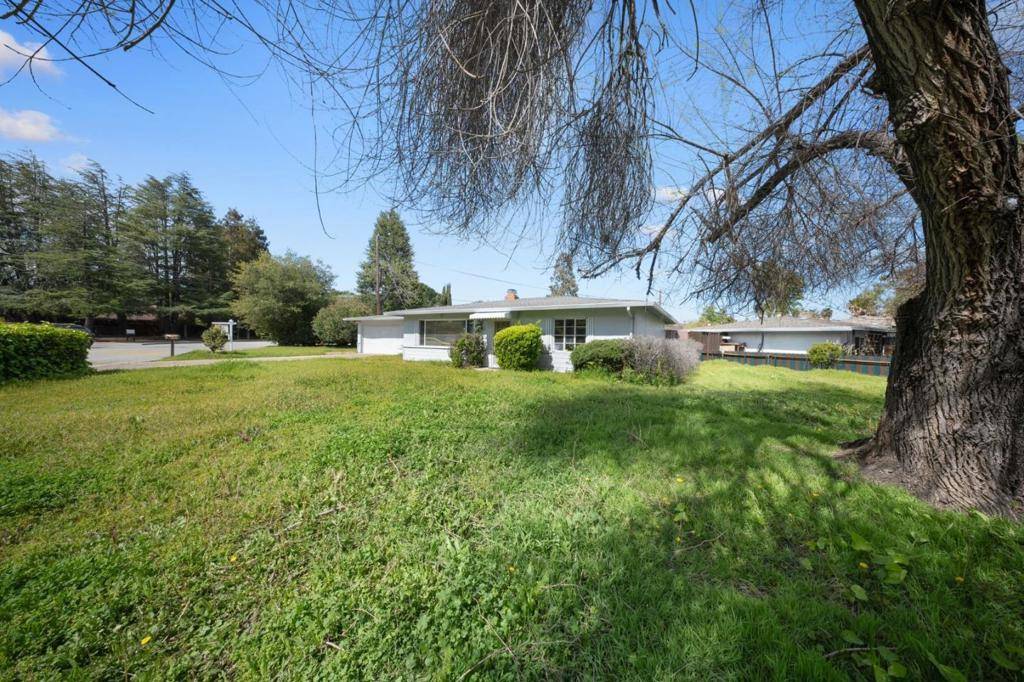 Saratoga, CA 95070,18707 Bucknall RD