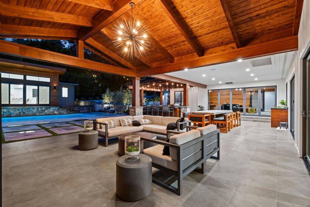 Los Gatos, CA 95032,140 Twin Oaks DR