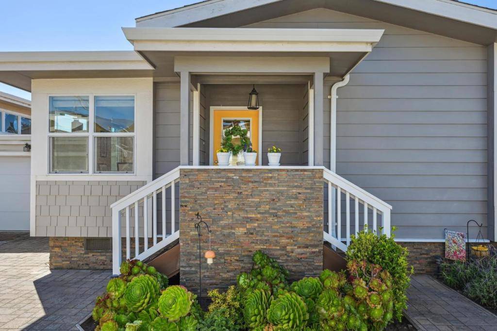Half Moon Bay, CA 94019,611 Poplar ST