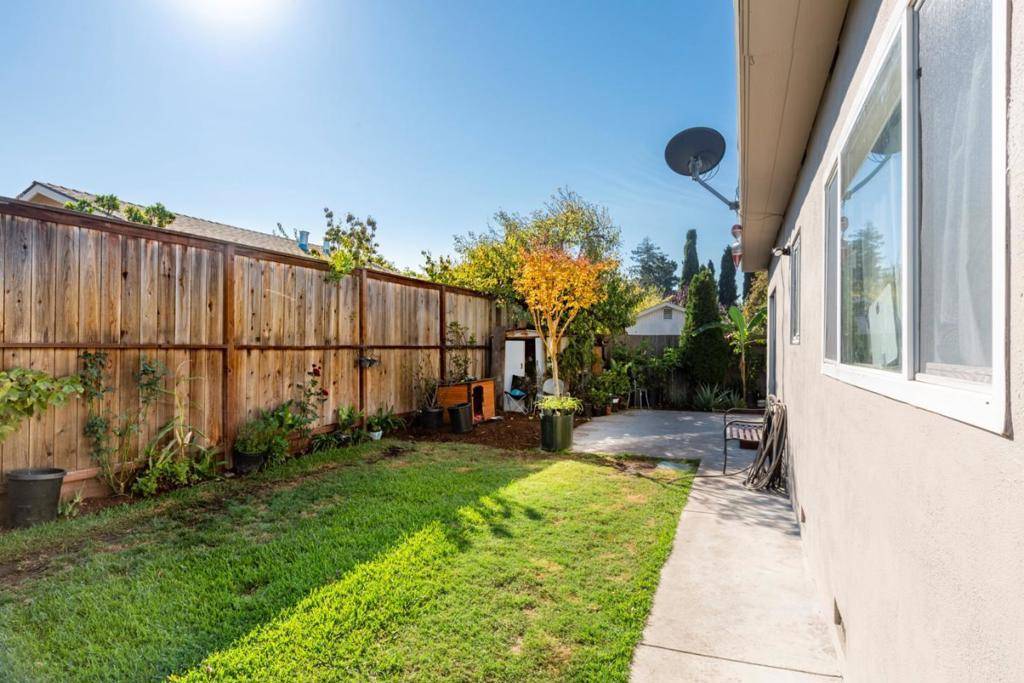 Redwood City, CA 94063,1064 15th AVE