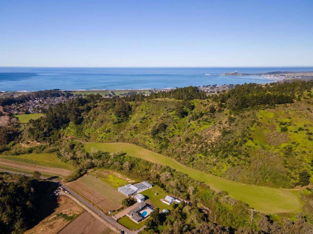 Half Moon Bay, CA 94019,840 Frenchmans Creek RD