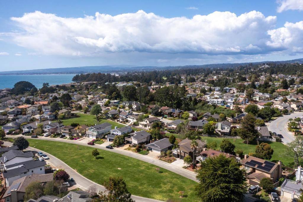 Aptos, CA 95003,221 Via Lantana