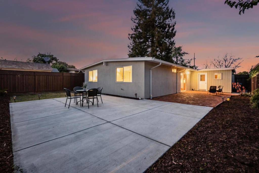 Sunnyvale, CA 94085,596 E Arbor AVE