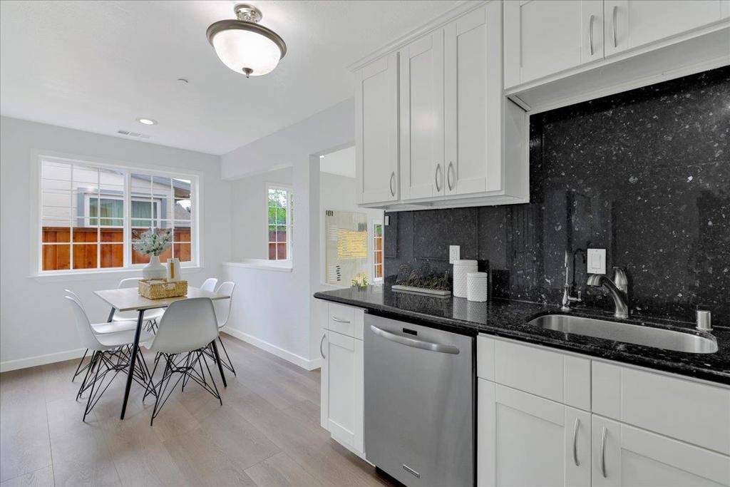 824 Acacia AVE Sunnyvale, CA 94086