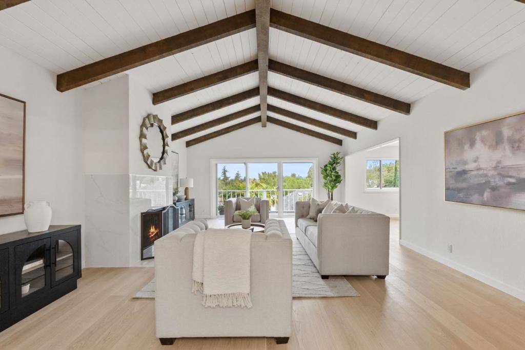 Los Altos, CA 94024,1694 Miller AVE