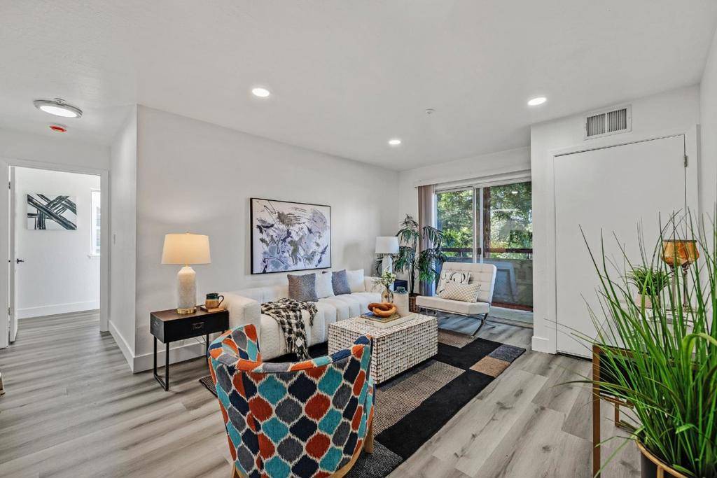 Walnut Creek, CA 94597,3173 Wayside PLZ #102