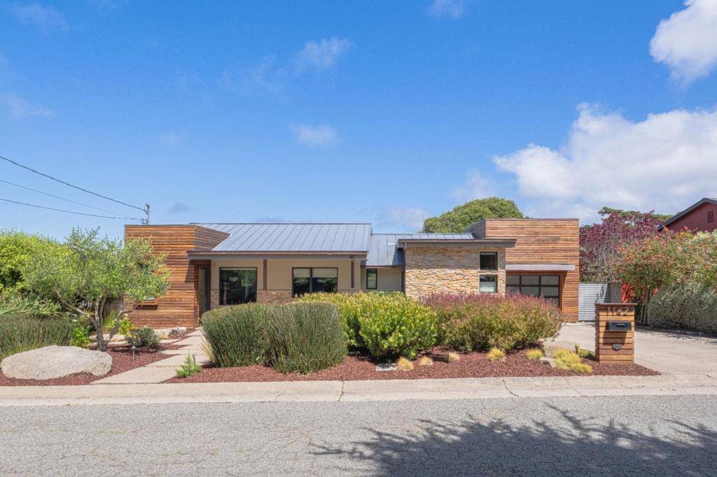 Pacific Grove, CA 93950,1142 Crest AVE