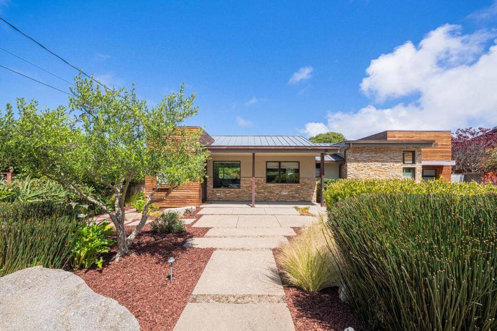 Pacific Grove, CA 93950,1142 Crest AVE