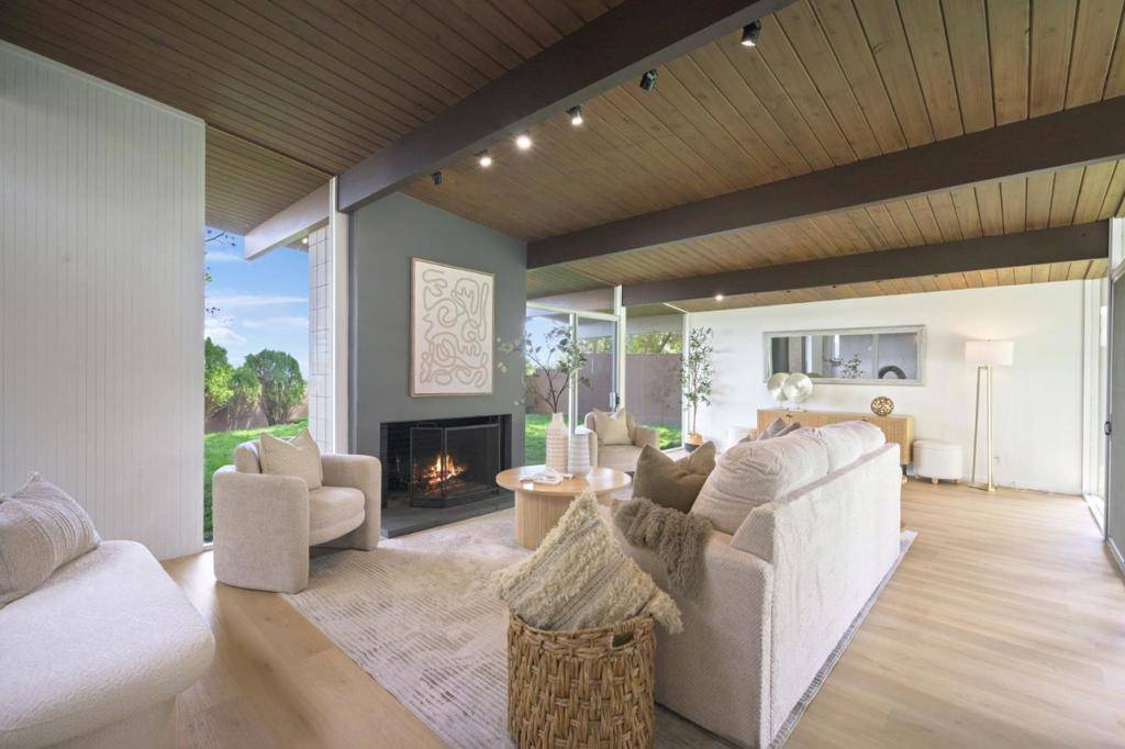 Burlingame, CA 94010,7 Mariposa CT