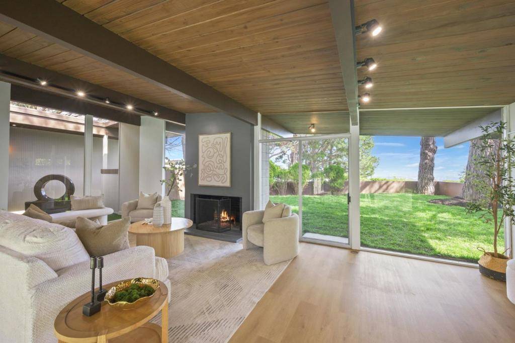 Burlingame, CA 94010,7 Mariposa CT