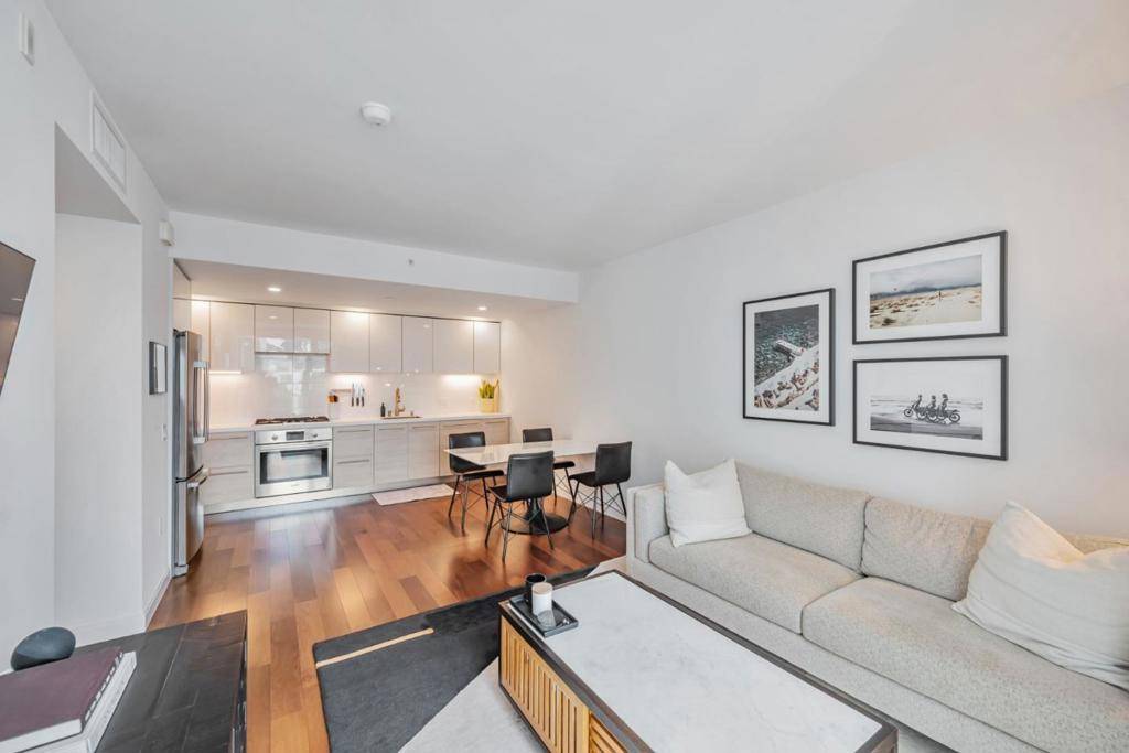 San Francisco, CA 94102,555 Fulton ST #401