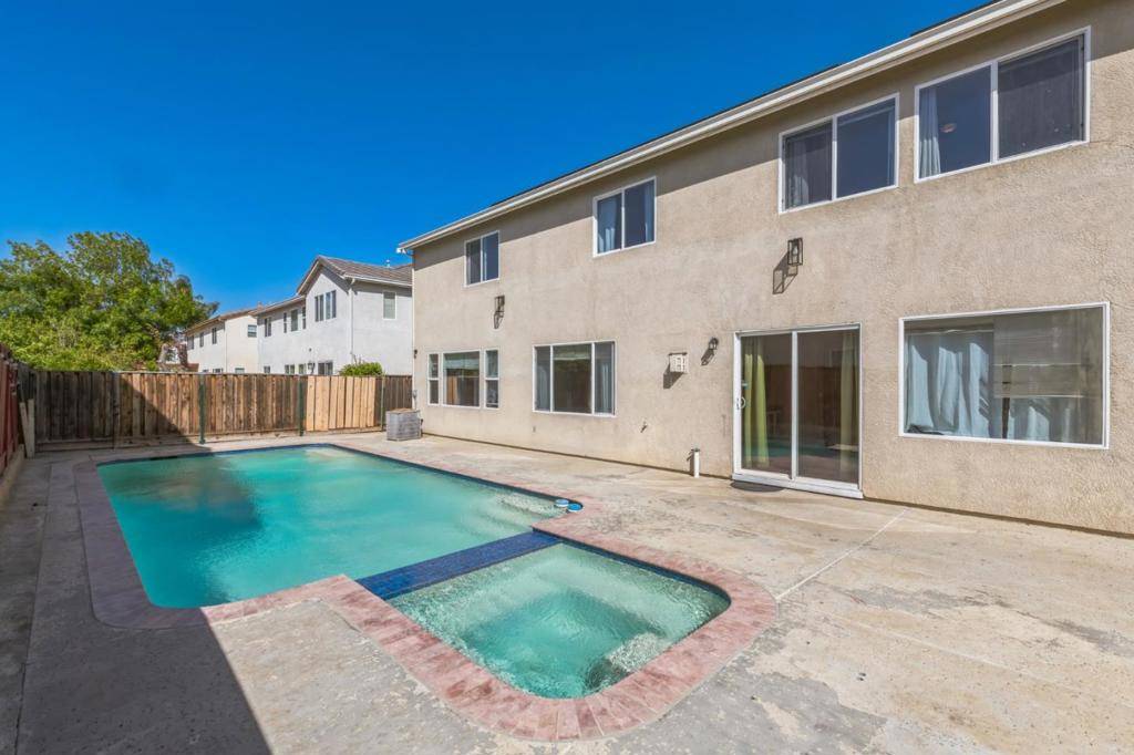 Patterson, CA 95363,1512 Marigold DR