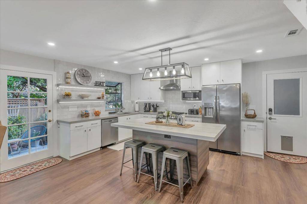 Palo Alto, CA 94301,331 Poe ST