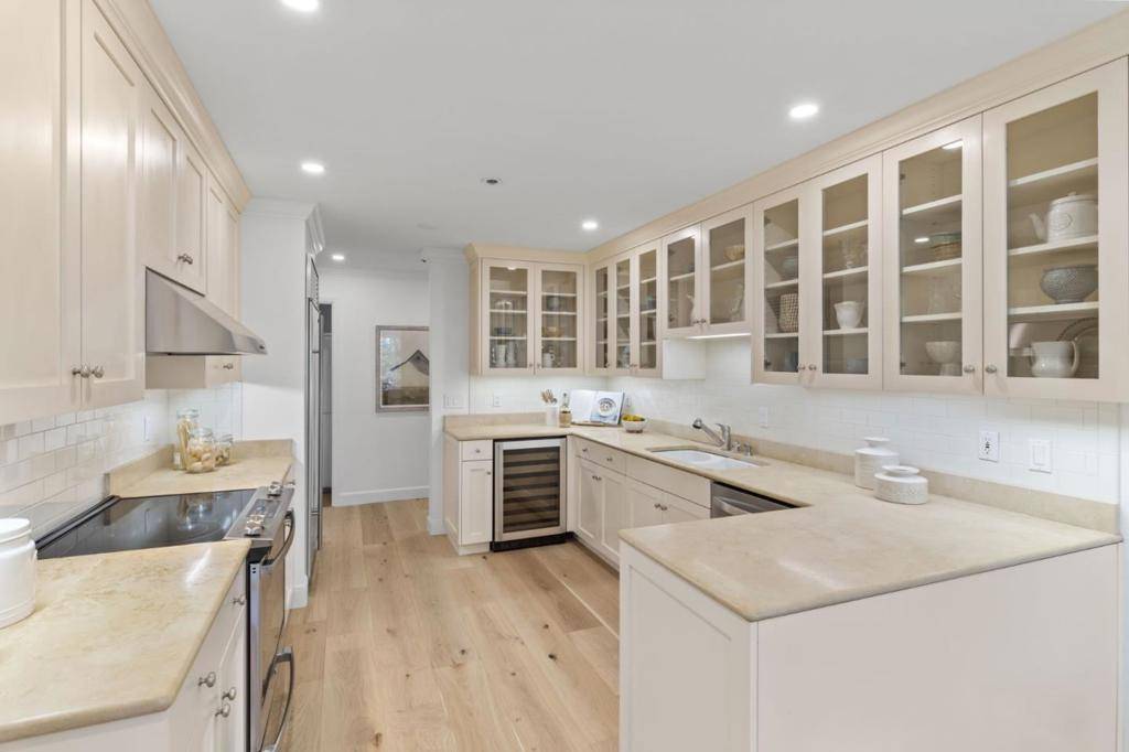 Palo Alto, CA 94301,663 Waverley ST