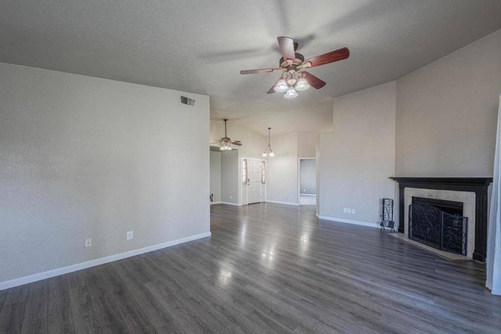 Salinas, CA 93907,890 Sloat DR