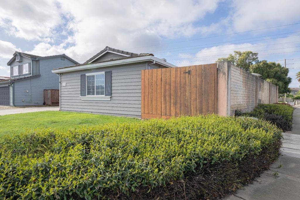 Salinas, CA 93907,890 Sloat DR