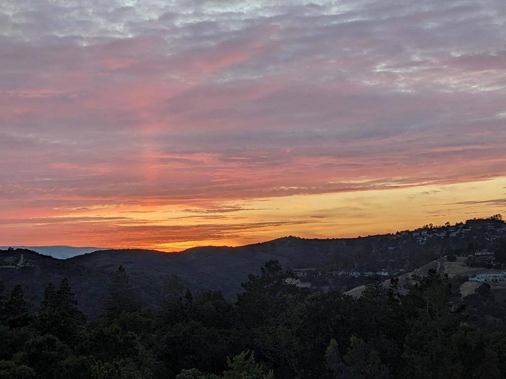 Redwood City, CA 94062,32 W Summit DR