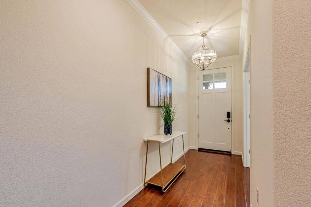 San Jose, CA 95123,6215 White Moonstone CT