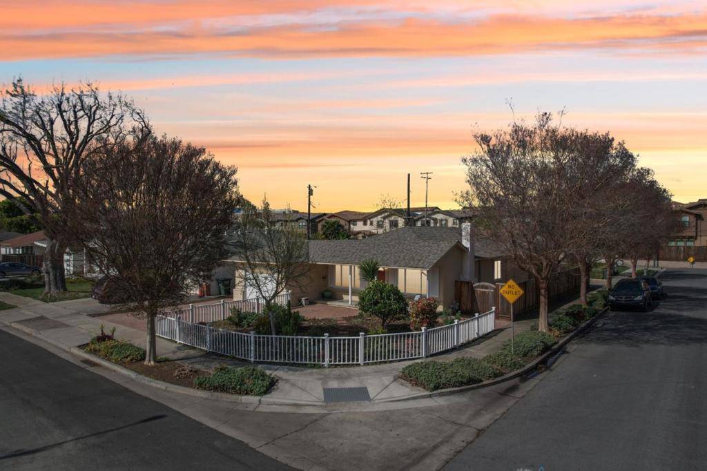 Sunnyvale, CA 94085,699 Madrone AVE