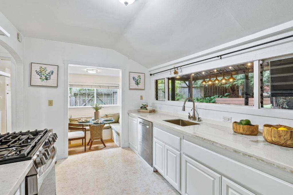 Santa Cruz, CA 95060,1960 La Madrona DR