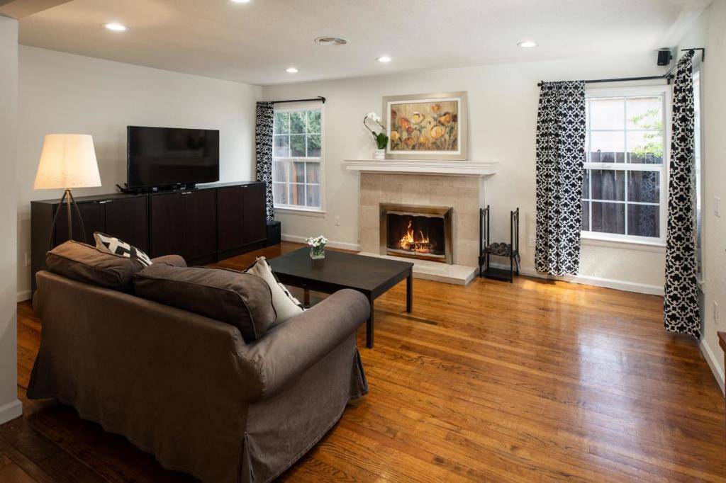Redwood City, CA 94061,402 Poplar AVE