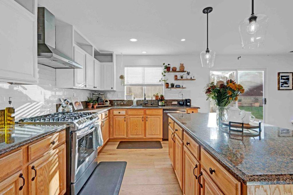Hollister, CA 95023,2425 Glenview DR