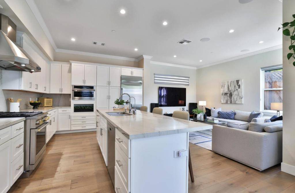 Los Gatos, CA 95032,102 Hildebrand DR