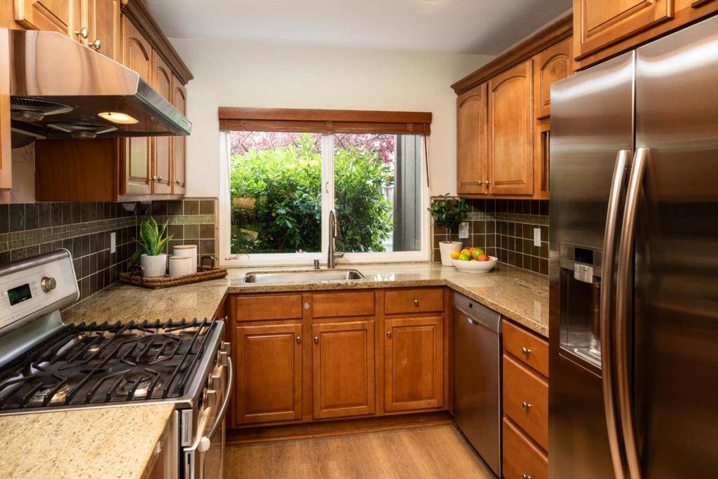 10080 Firwood DR Cupertino, CA 95014