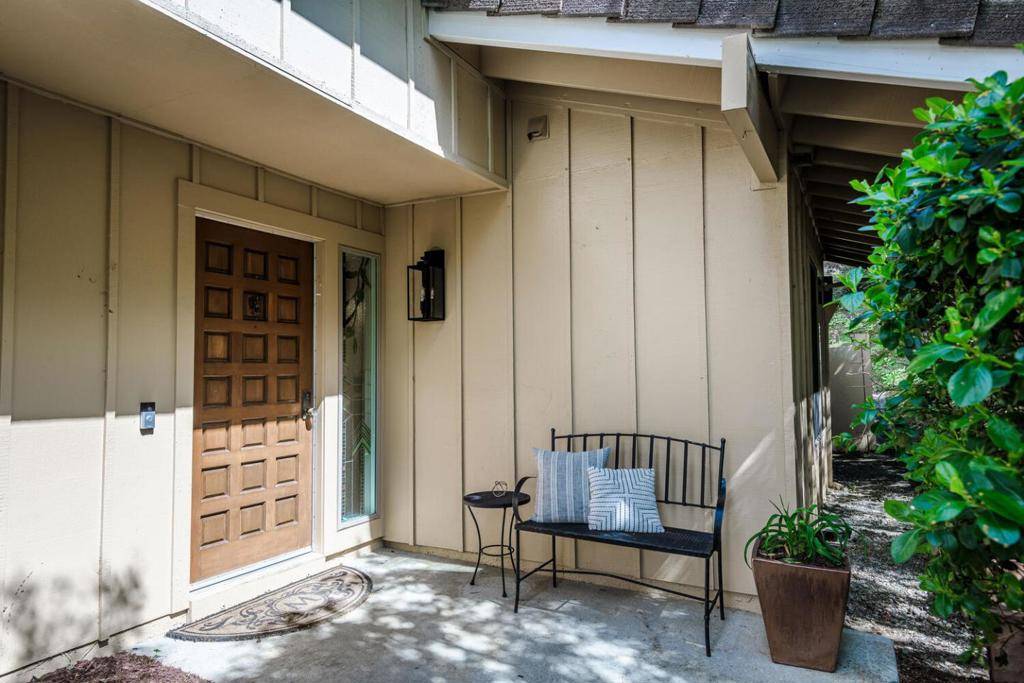 San Carlos, CA 94070,1 Buttercup LN
