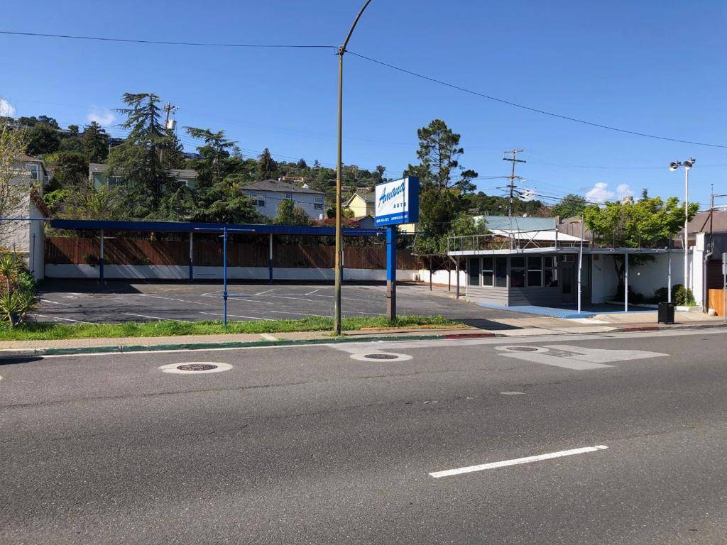Belmont, CA 94002,1520 El Camino Real