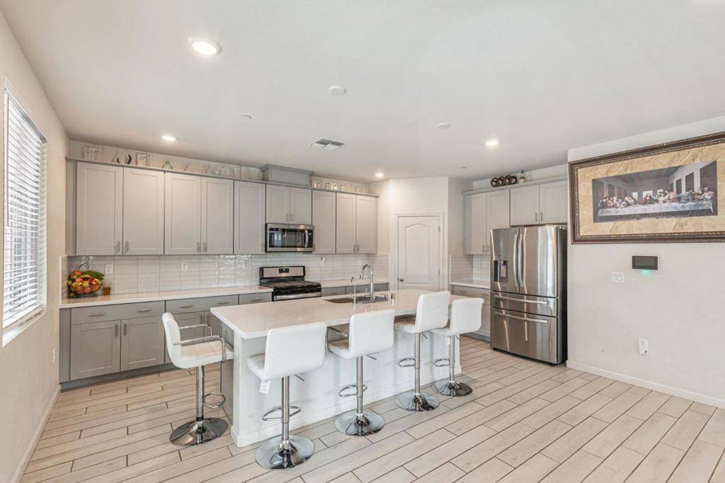 2075 Martin ST Los Banos, CA 93635