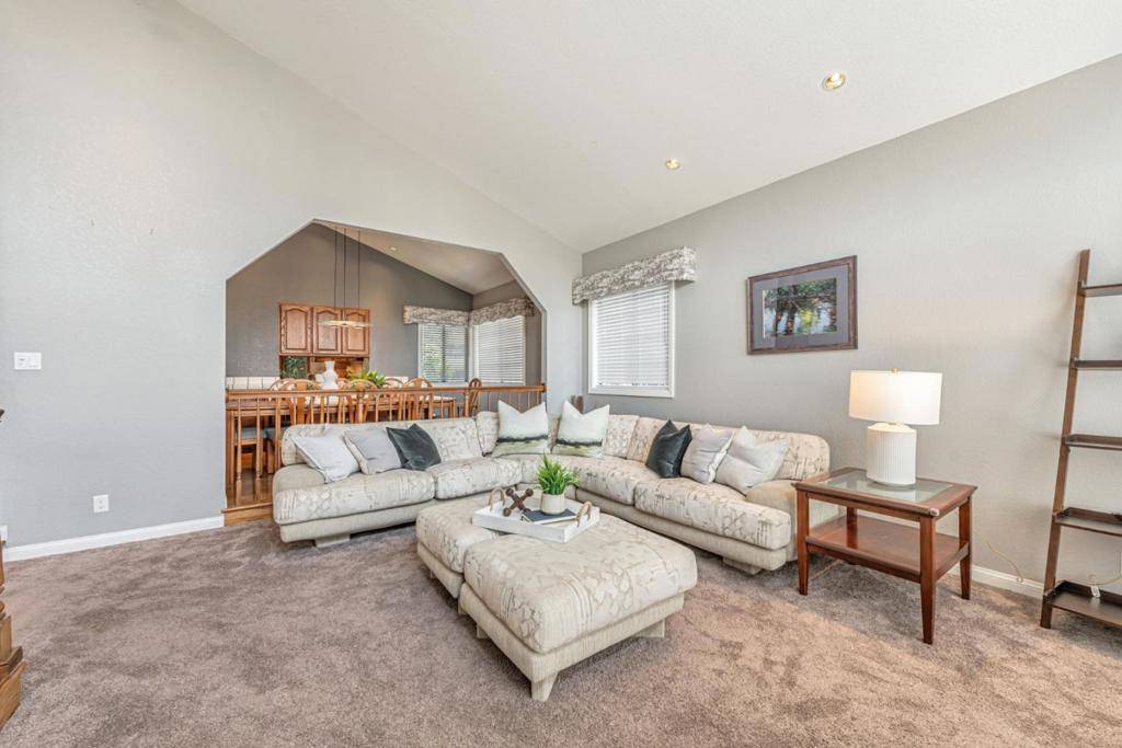 Milpitas, CA 95035,1881 Grand Teton DR