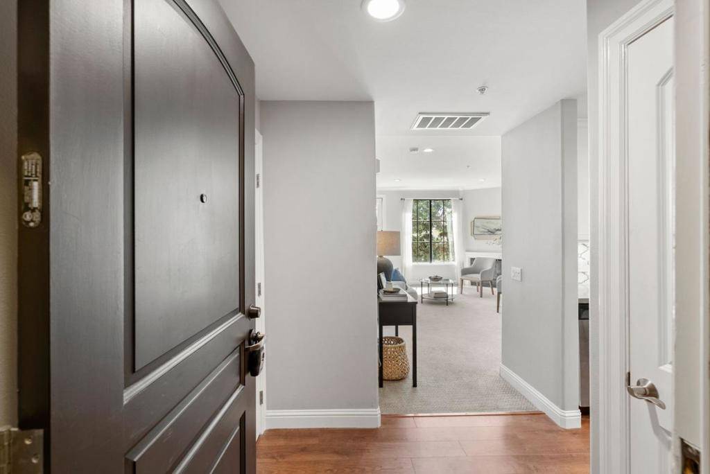 San Carlos, CA 94070,618 Walnut ST #403